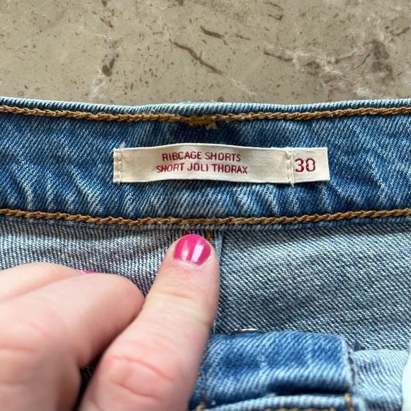 Levi’s floral print shorts with raw hem size 30 - Picture 9 of 9